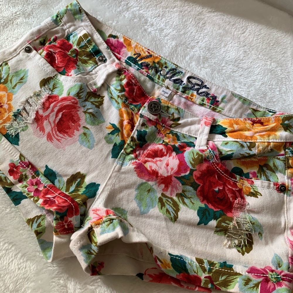 Vanilla Star Floral Shorts